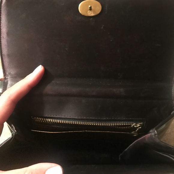 Small black patent leather handbag with link strap - Picture 5 of 5